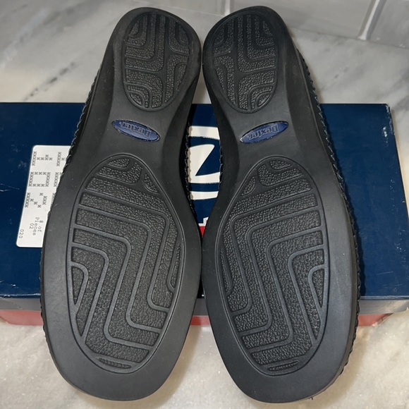 NIB Dexter navy slip on shoes - Picture 4 of 6